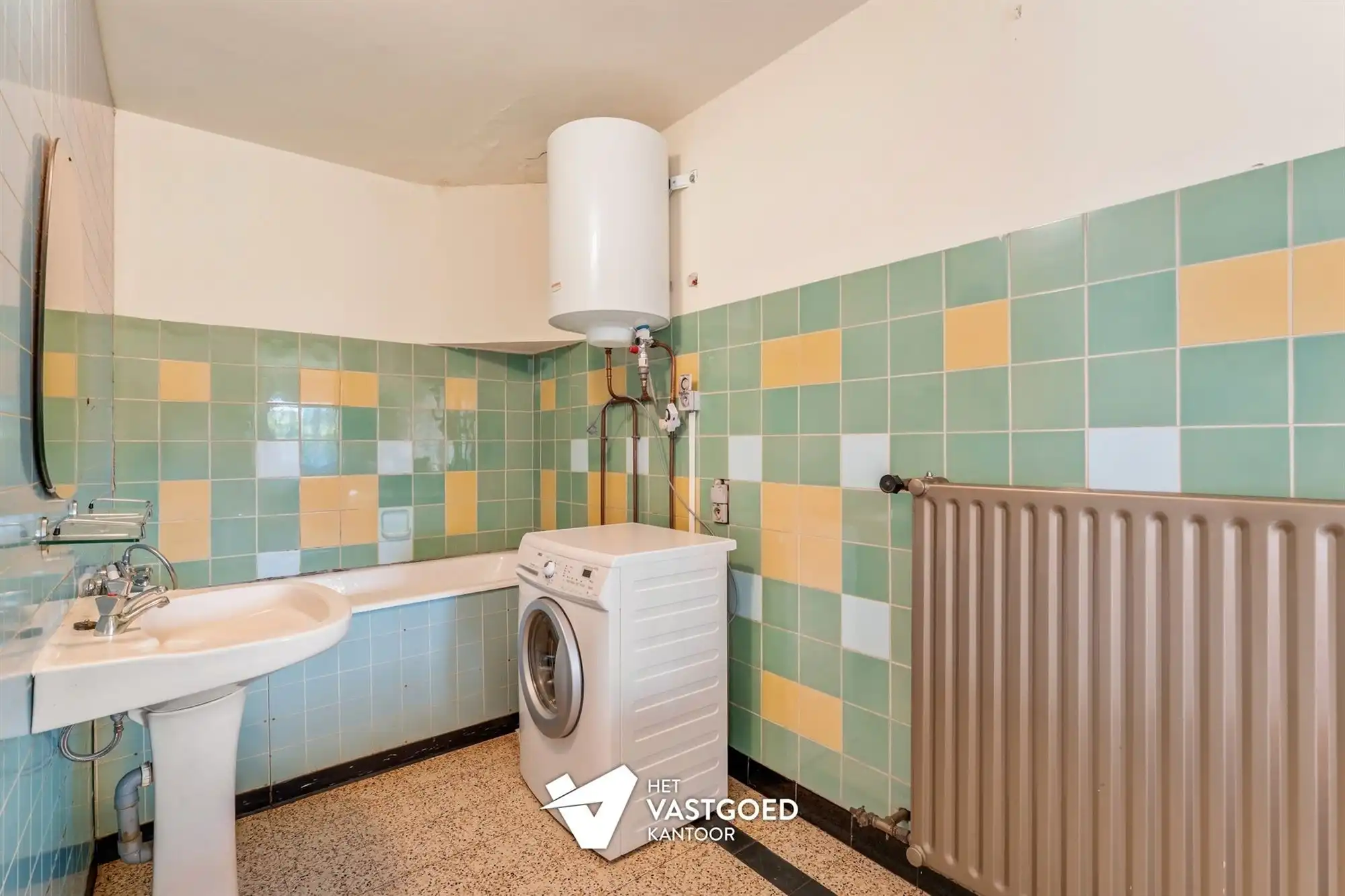 OP TE FRISSEN KARAKTERVOLLE WONING UITERST RUSTIG GELEGEN TEN MIDDEN VAN HET GROEN OP EEN PERCEEL VAN 20A16CA TE OOSTHAM foto 14