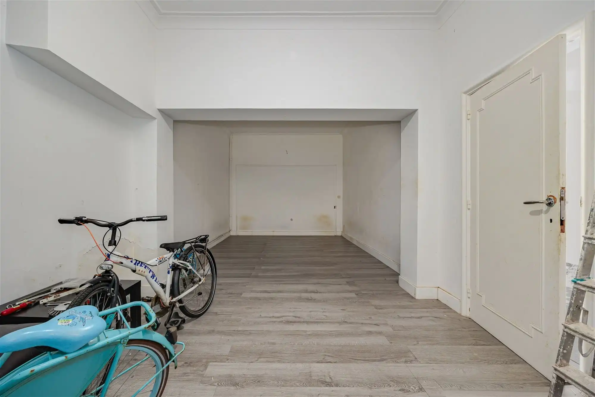 Instapklaar huis met magazijn in het centrum foto 5