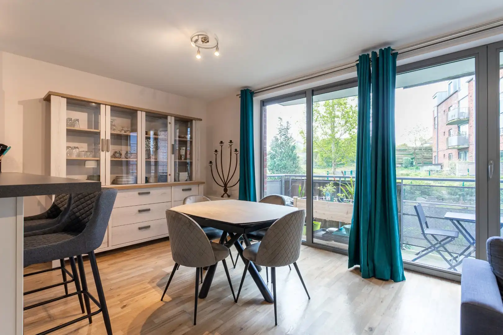 Instapklaar appartement met 2 slaapkamers, kelder en ondergrondse autostaanplaats foto 2