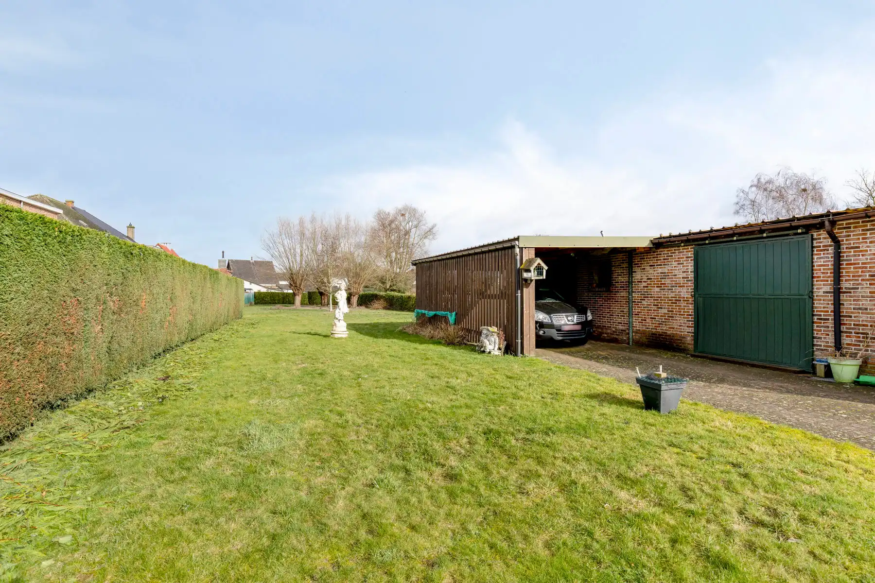 Mooie open bebouwing met bijgebouw en grote tuin foto 24