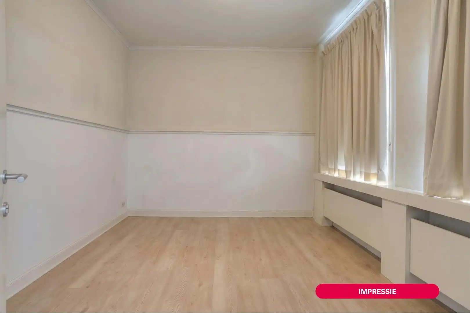 Karaktervol huis te renoveren in Brugge nabij het station foto 6