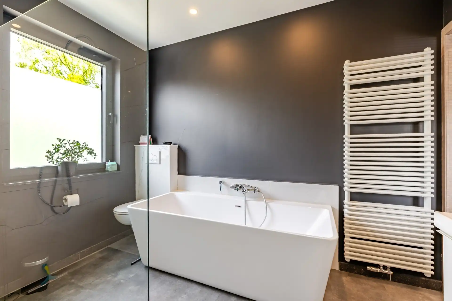 Instapklare woning met 3 ruime slaapkamers! foto 4