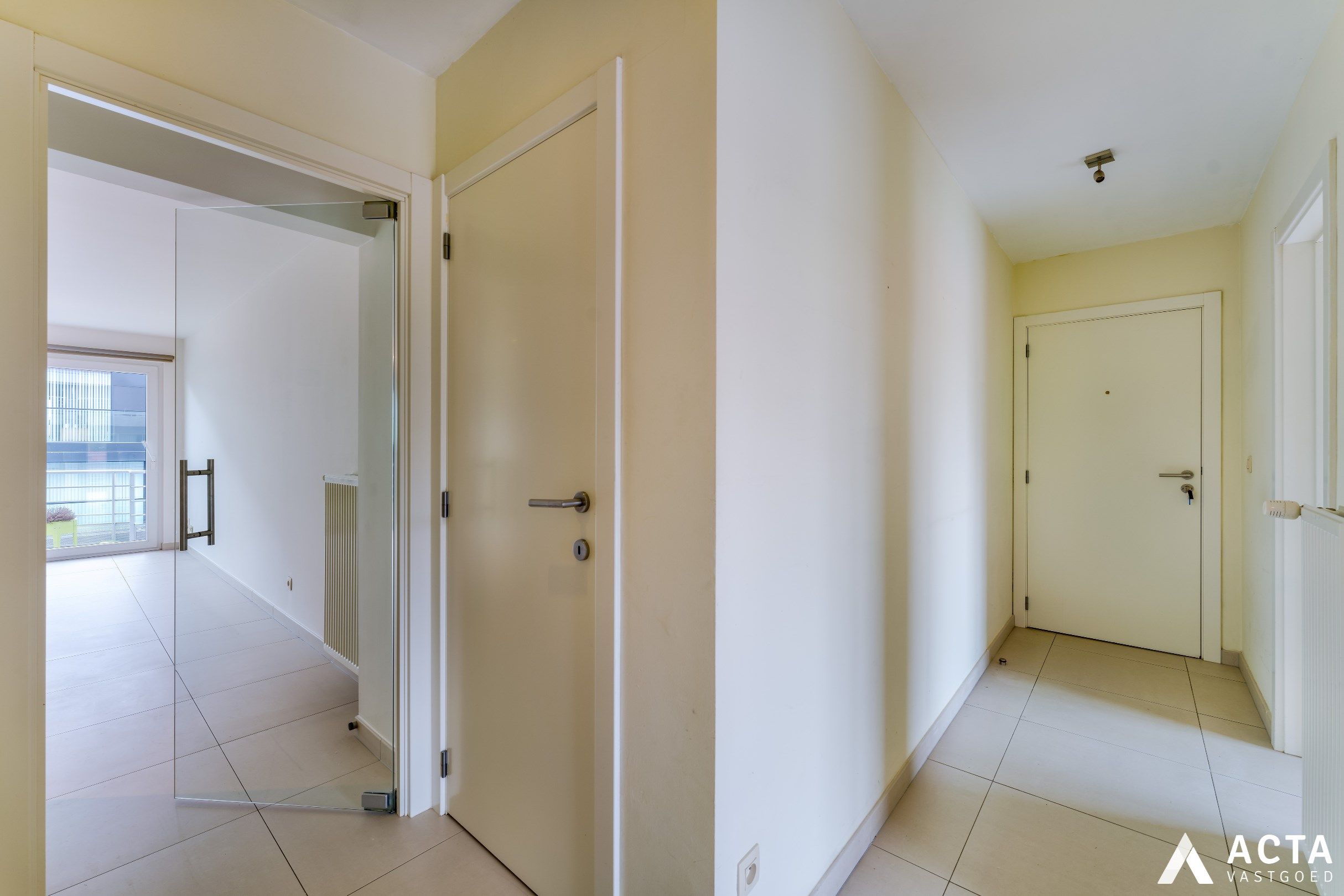 Instapklaar appartement met twee terrassen in Mariakerke! foto 9