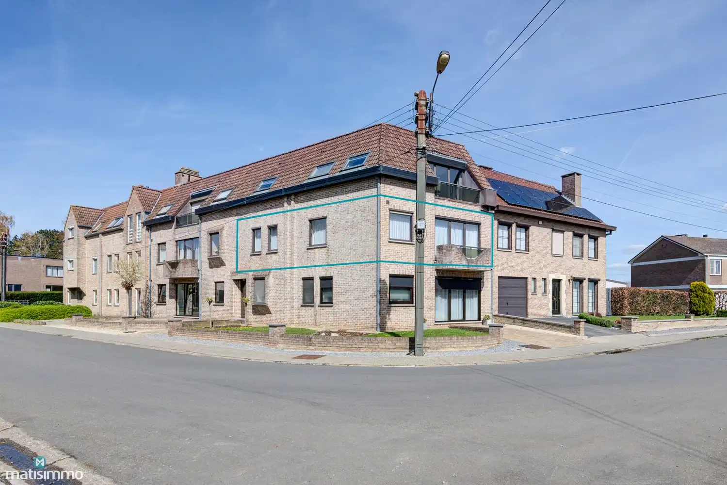 RUIM APPARTEMENT MET 3 SLAAPKAMERS, BALKON, KELDERBERGING EN GARAGEBOX IN BEVERST foto {{pictureIndex}}