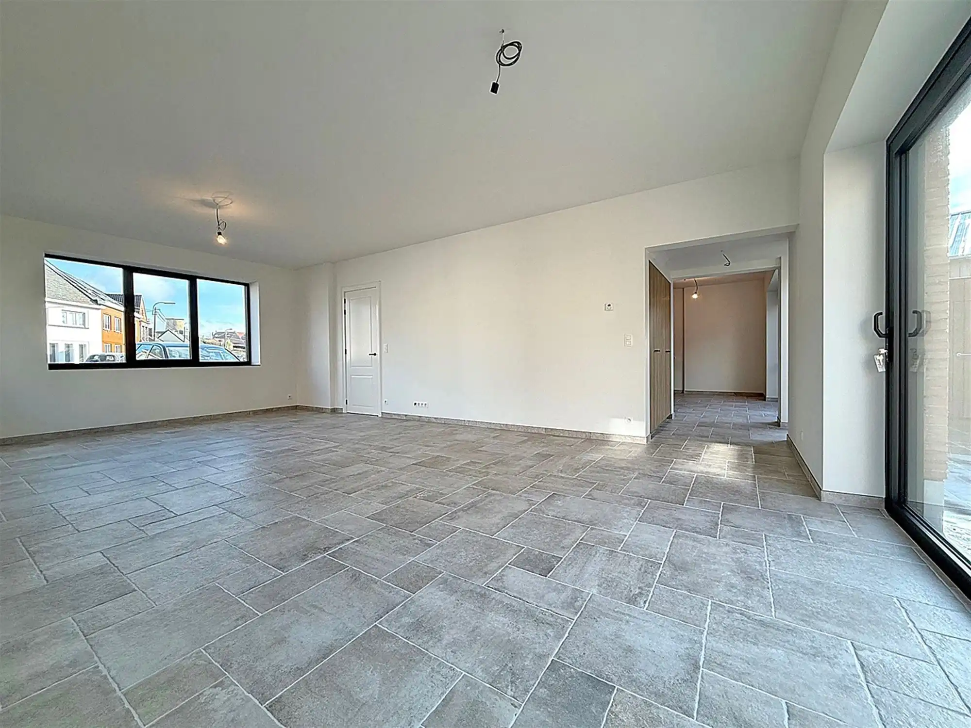 Ruime instapklare kwalitatief gerenoveerde WONING met 3 SLAAPKAMERS & TERRAS foto 5