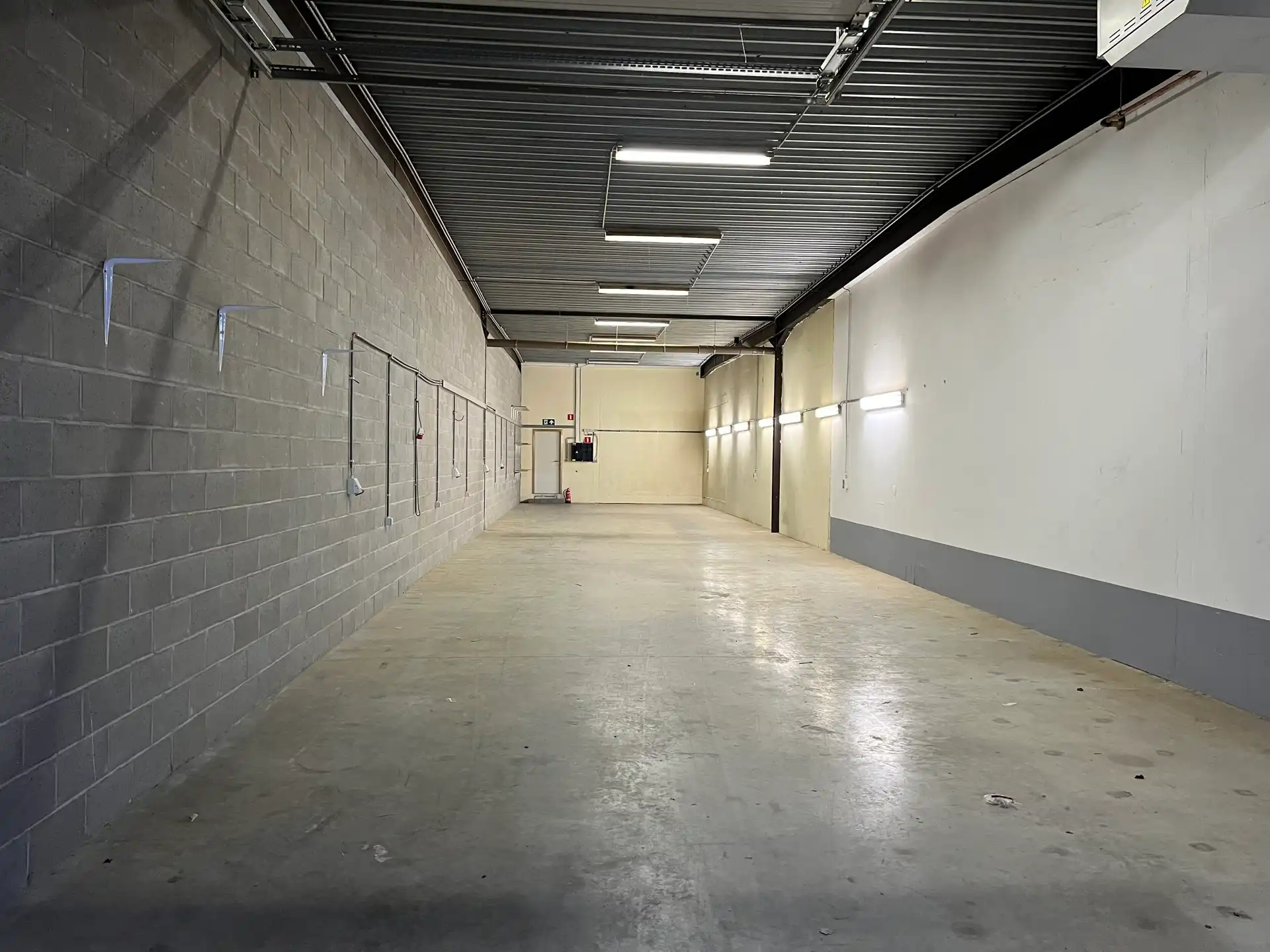 Magazijn te huur foto 9