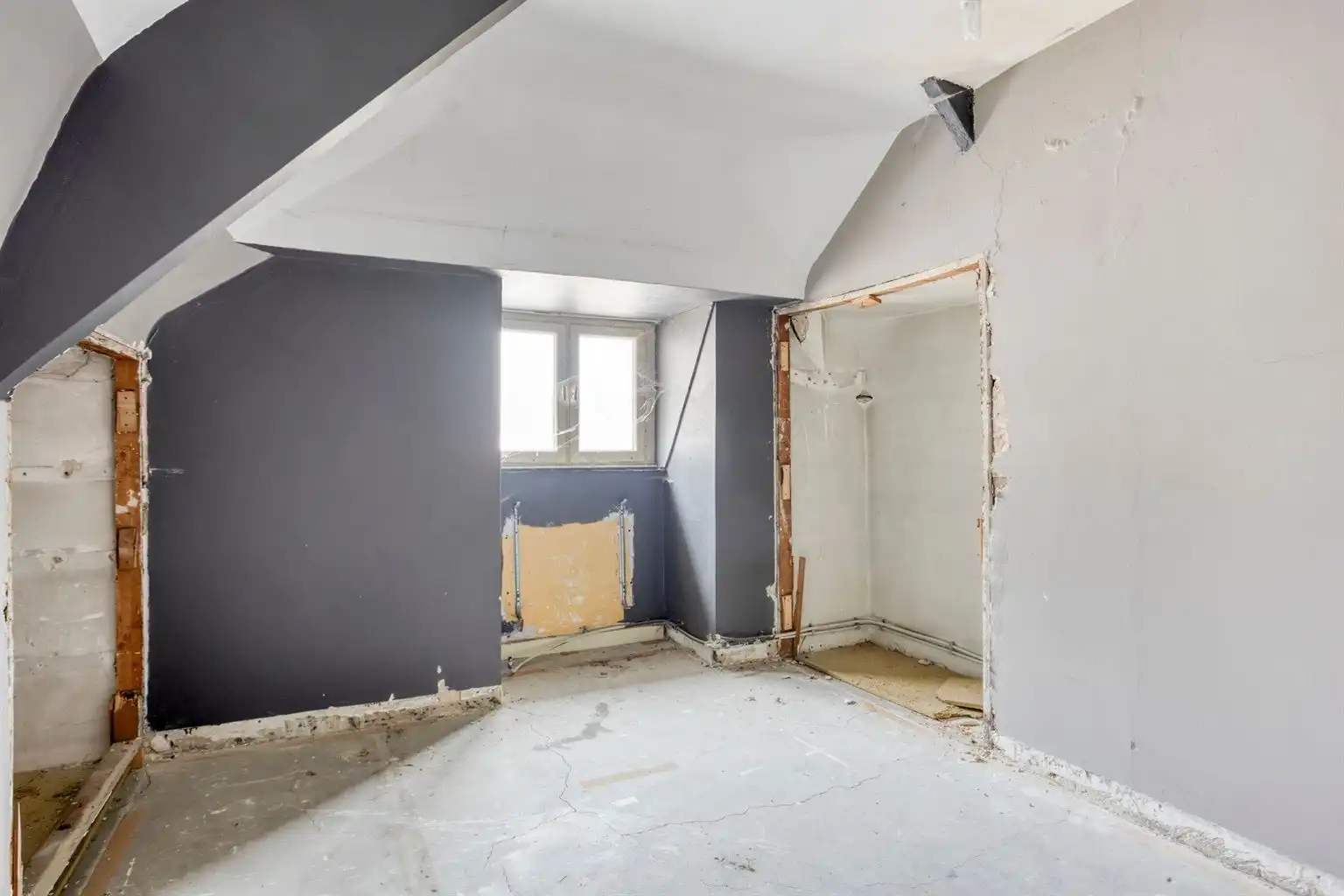 Te renoveren hoekwoning met tal van mogelijkheden, gelegen op een absolute toplocatie in het hart van het historisch stadscentrum van Bree.  foto 30