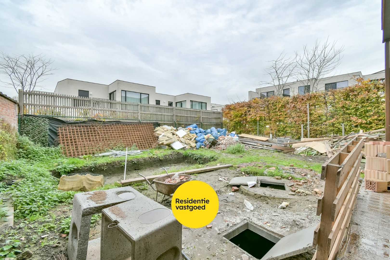 Ruime woning met bergen aan potentieel! foto 13