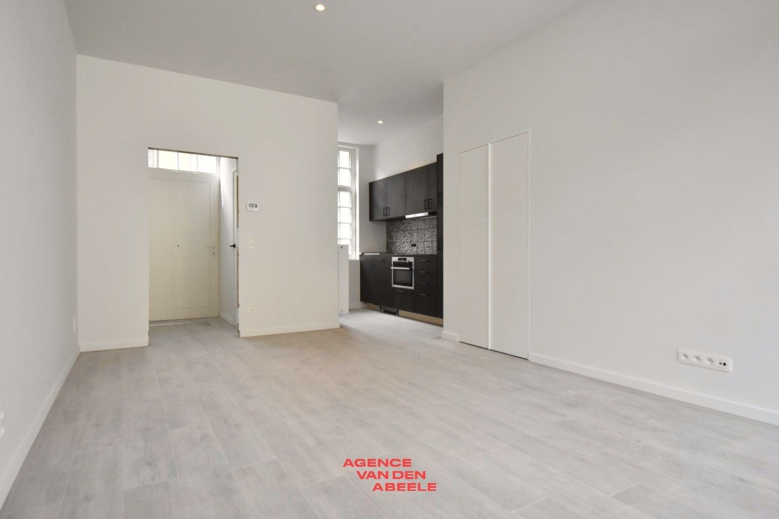 Charmante gerenoveerde woning met grote tuin foto 3