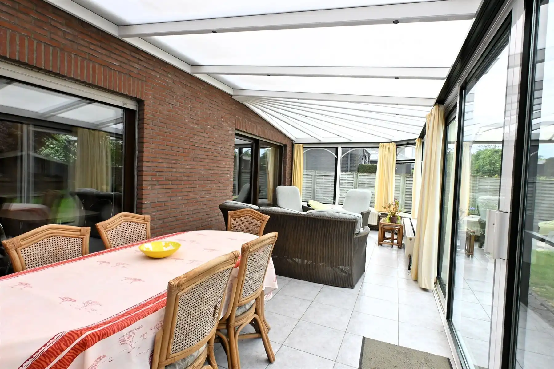 Ruime woning met 4 slaapkamers en grote garage foto 9