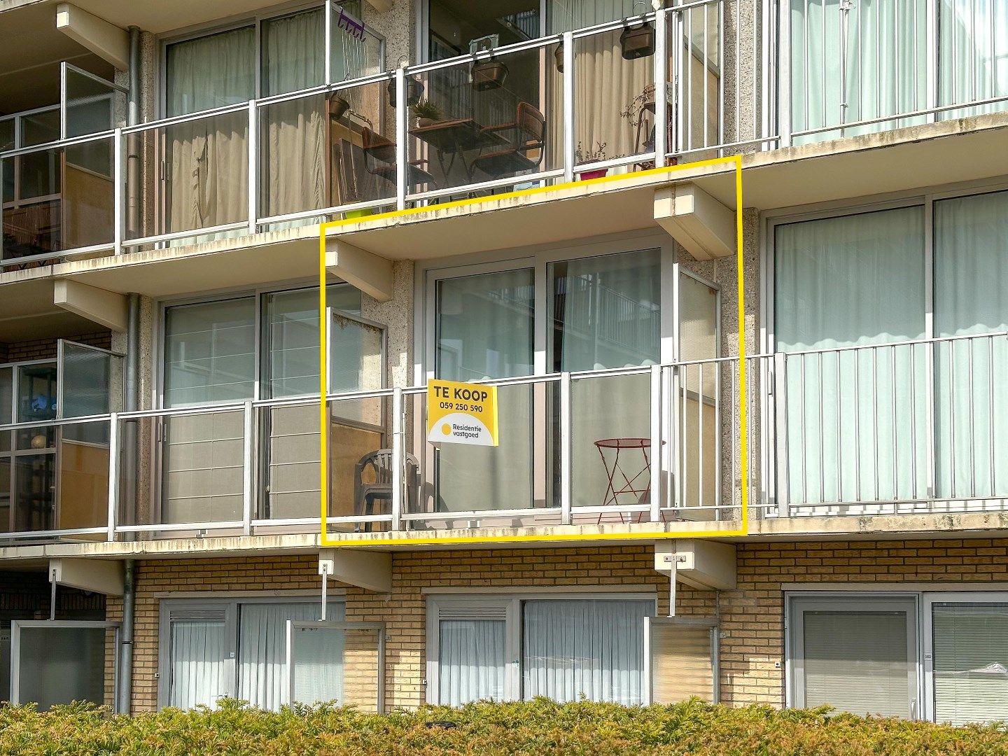 Instapklare gemeubelde studio (30 m²) met terras te Nieuwpoort-Bad. foto {{pictureIndex}}