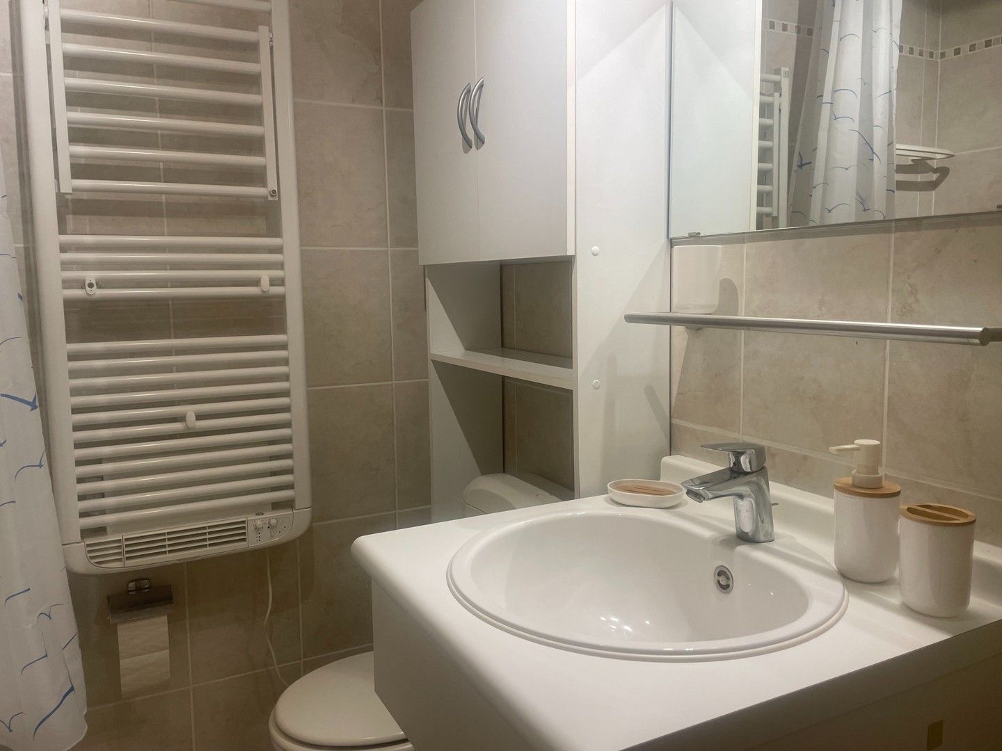 Gemeubelde studio met zonnebalkon en autostandplaats dichtbij foto 12