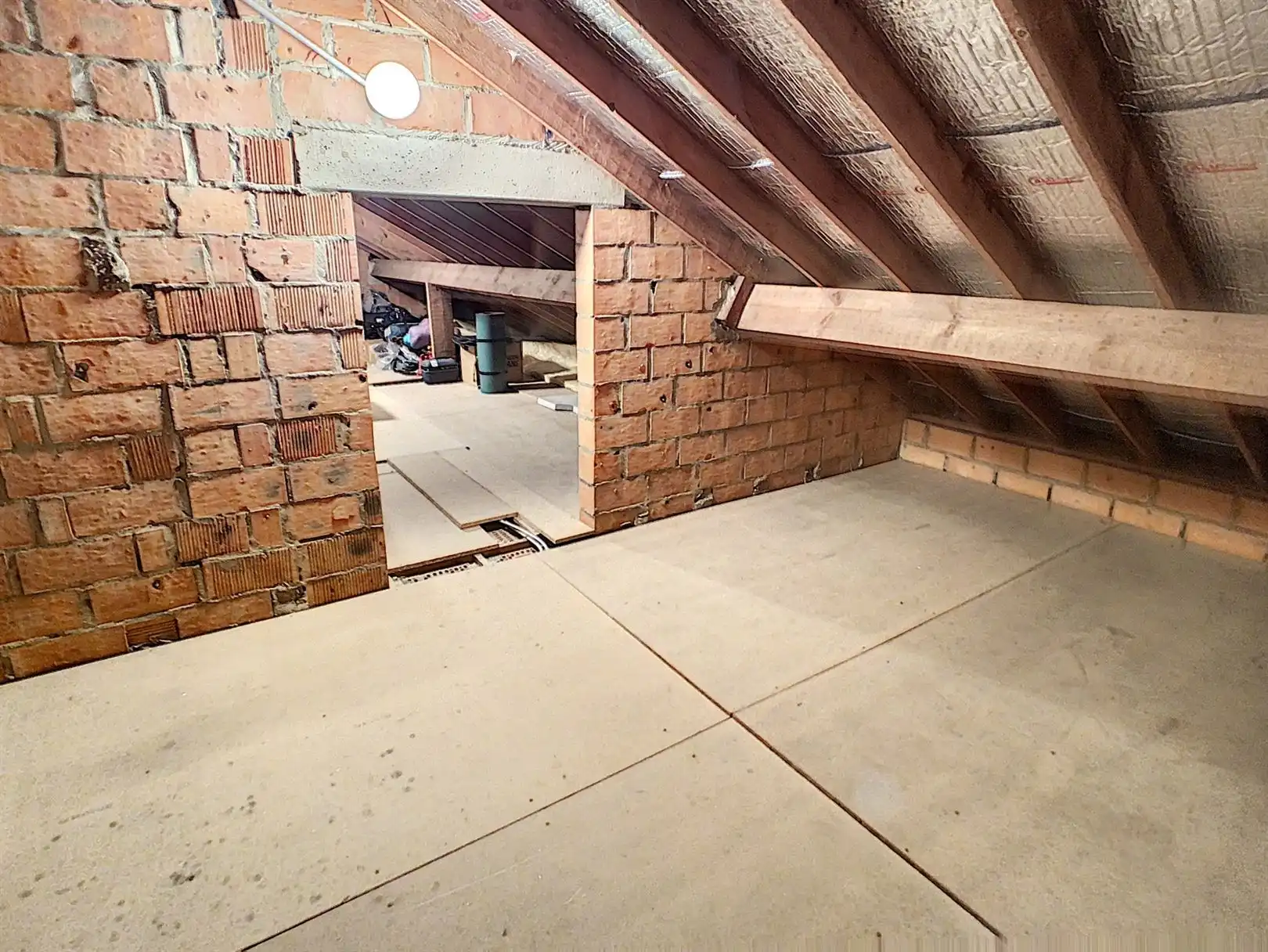 Ruime landelijke woning met 5 slpks, 19a 76ca foto 51