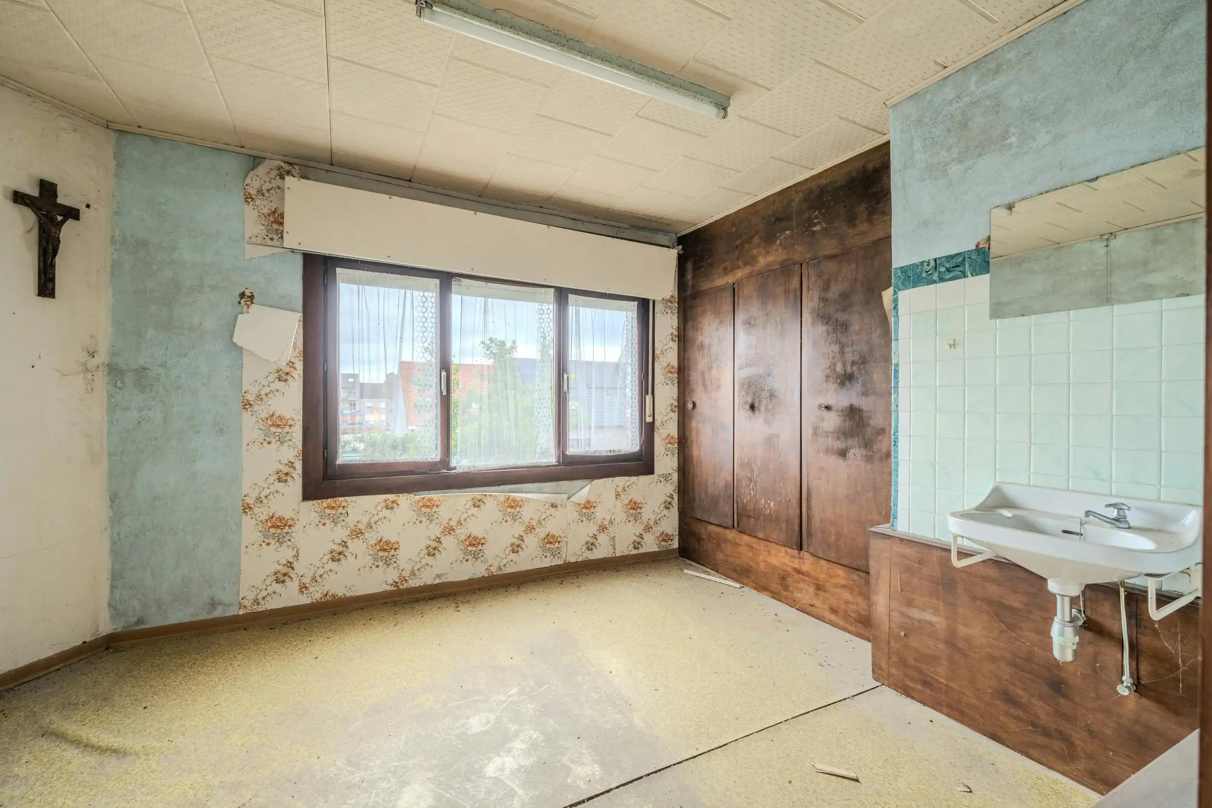Te renoveren woning met 5 slaapkamers, tuin en garagebox te Middelkerke! foto 14