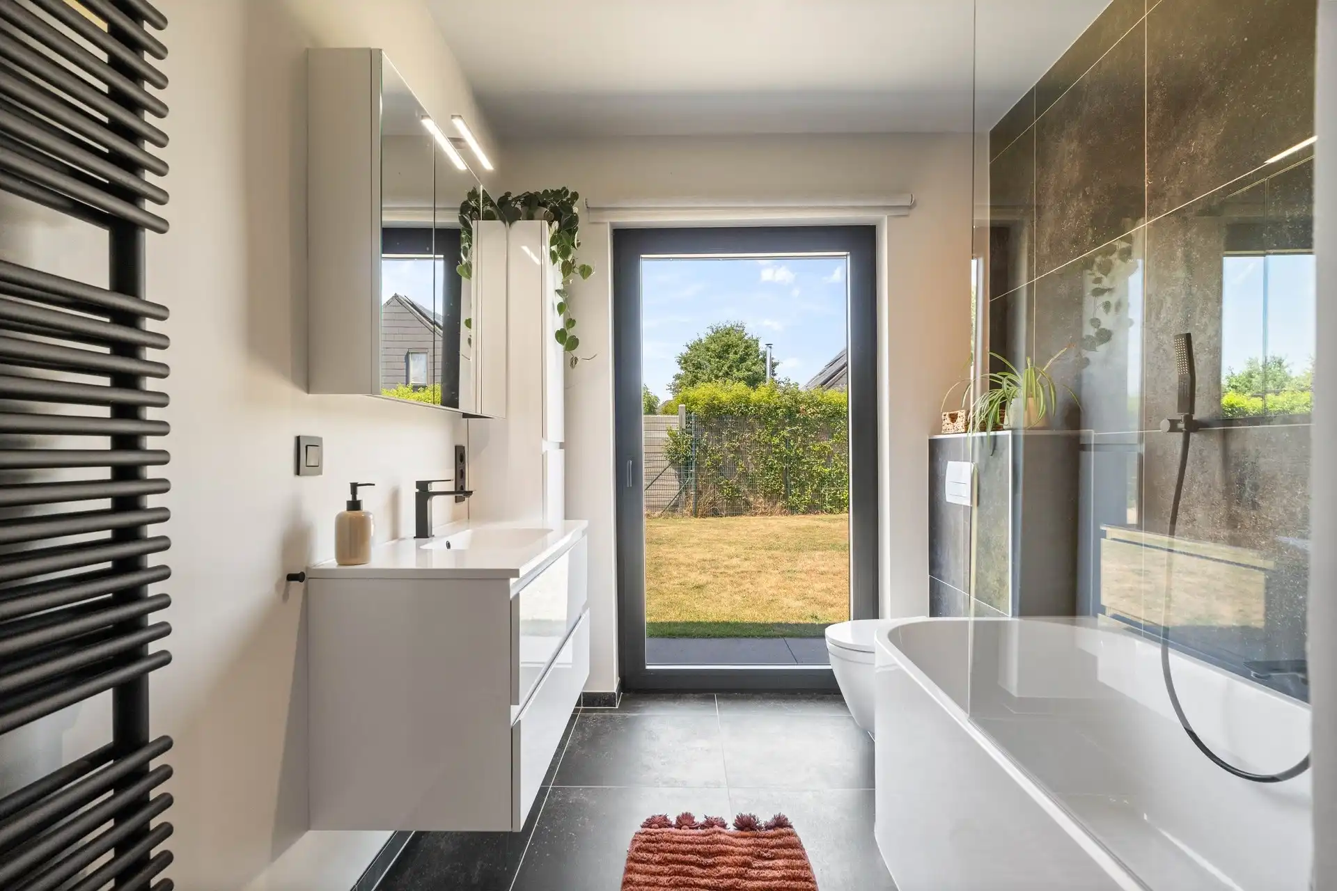 Prachtig vernieuwde, energiezuinige bungalow. foto 20