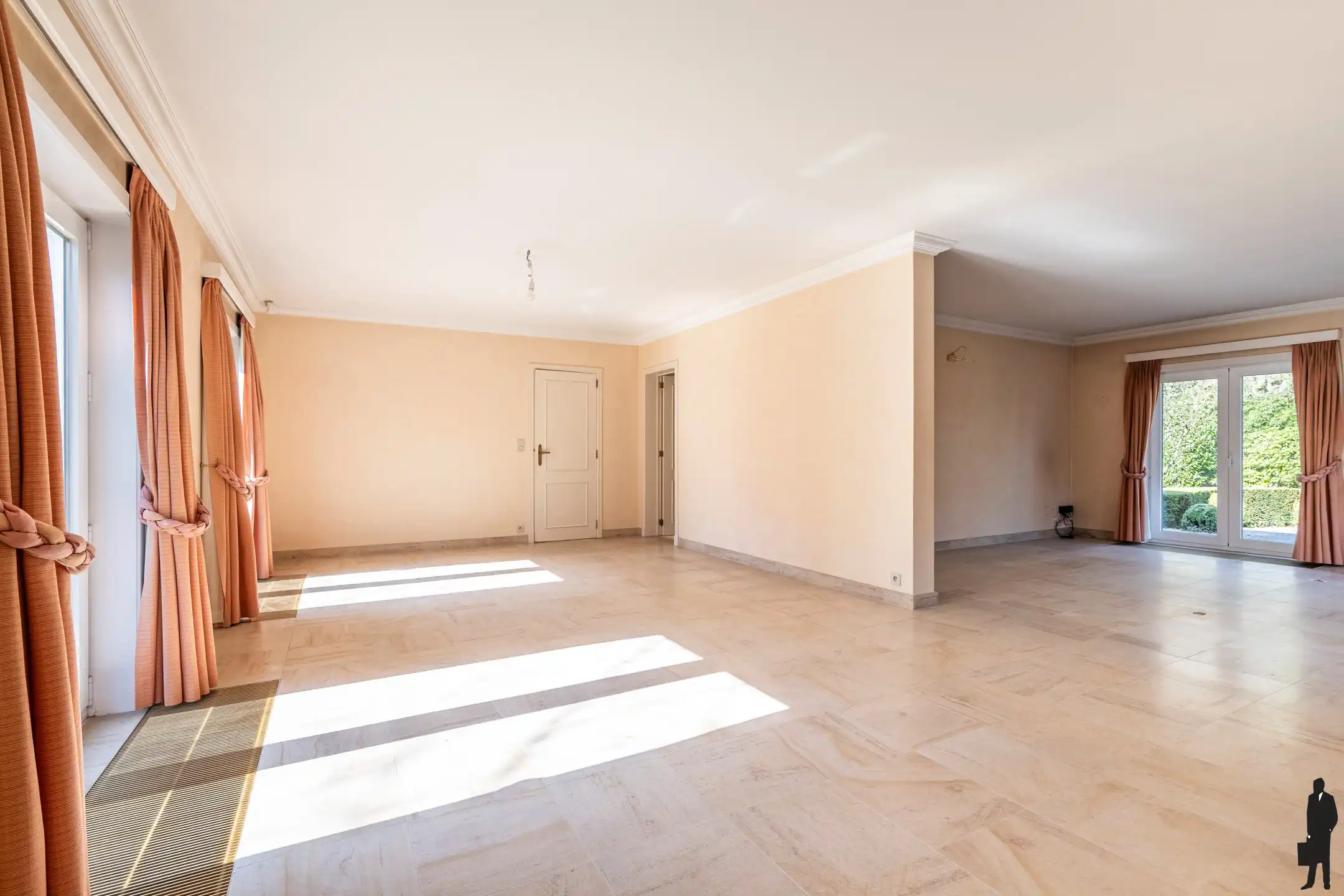 Gelijkvloerse woning met renovatiepotentieel op ca. 1.720 m² foto 4