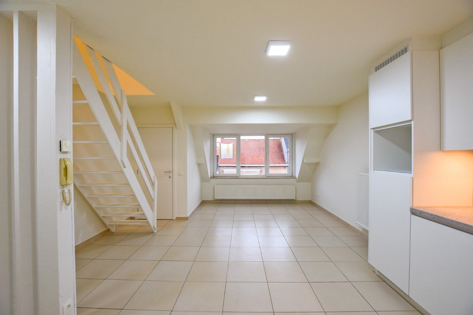 Goed gelegen duplexappartement te Nieuwpoort, gelegen vlakbij het stadspark en de visserskaai.  foto {{pictureIndex}}