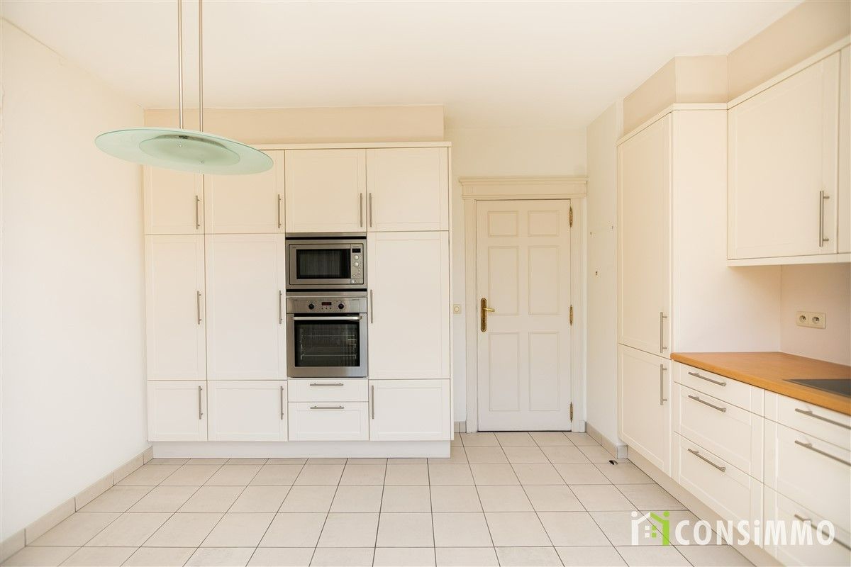 Ruim en lichtrijk appartement met 3 slaapkamers, 2 terrassen en garagebox in hartje Genk foto 14