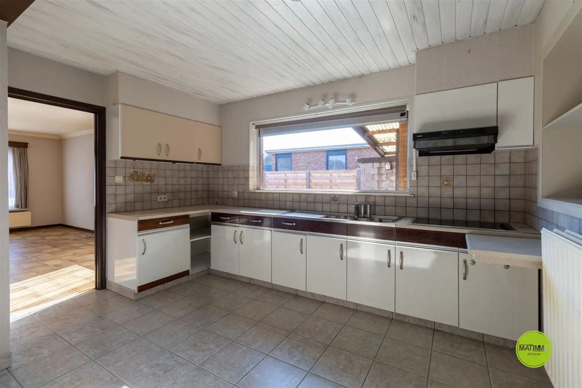 Ruime open bebouwing met 6 slaapkamers op 750 m2 grond foto 9