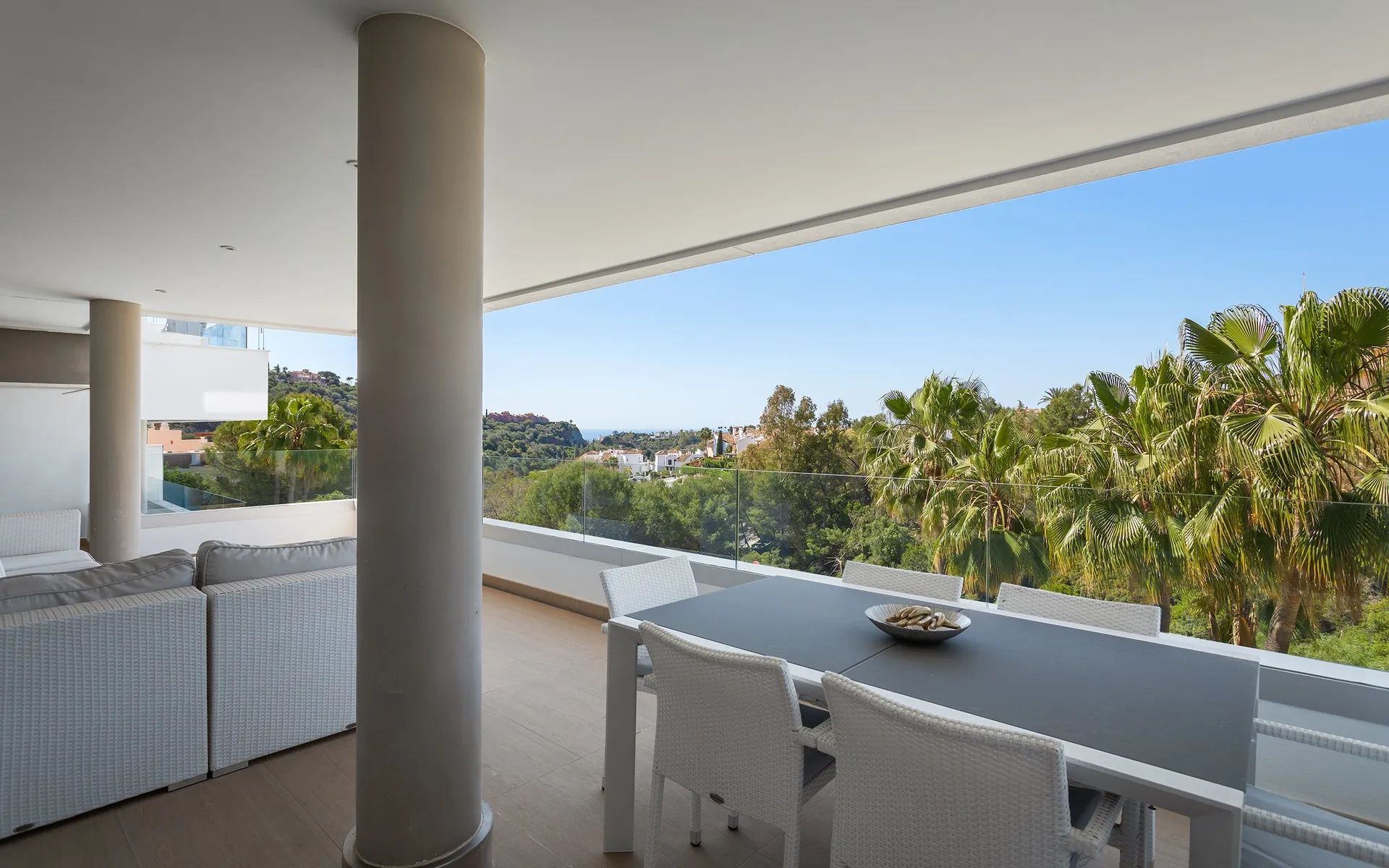 Exclusief wonen met panoramisch uitzicht: luxe appartement in Benahavis foto 14