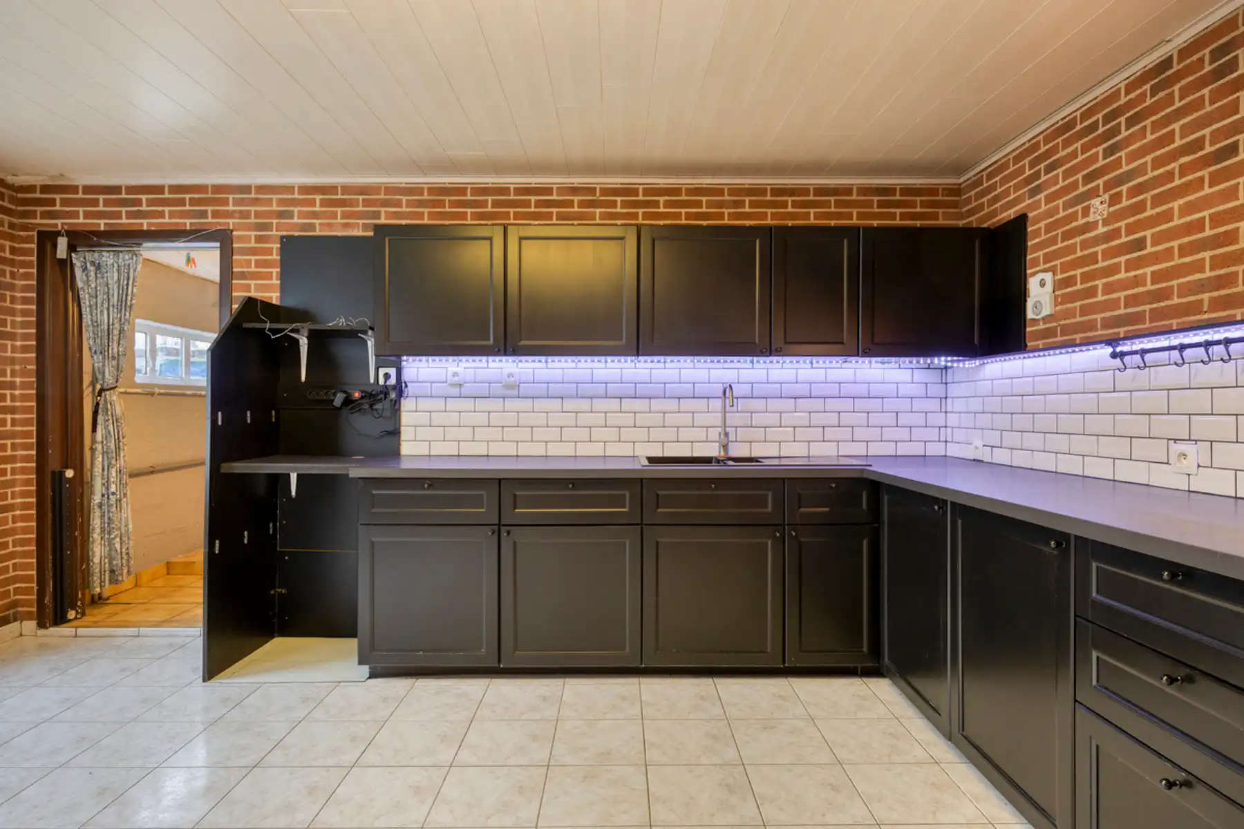 Ruime eengezinswoning in groene omgeving foto 8