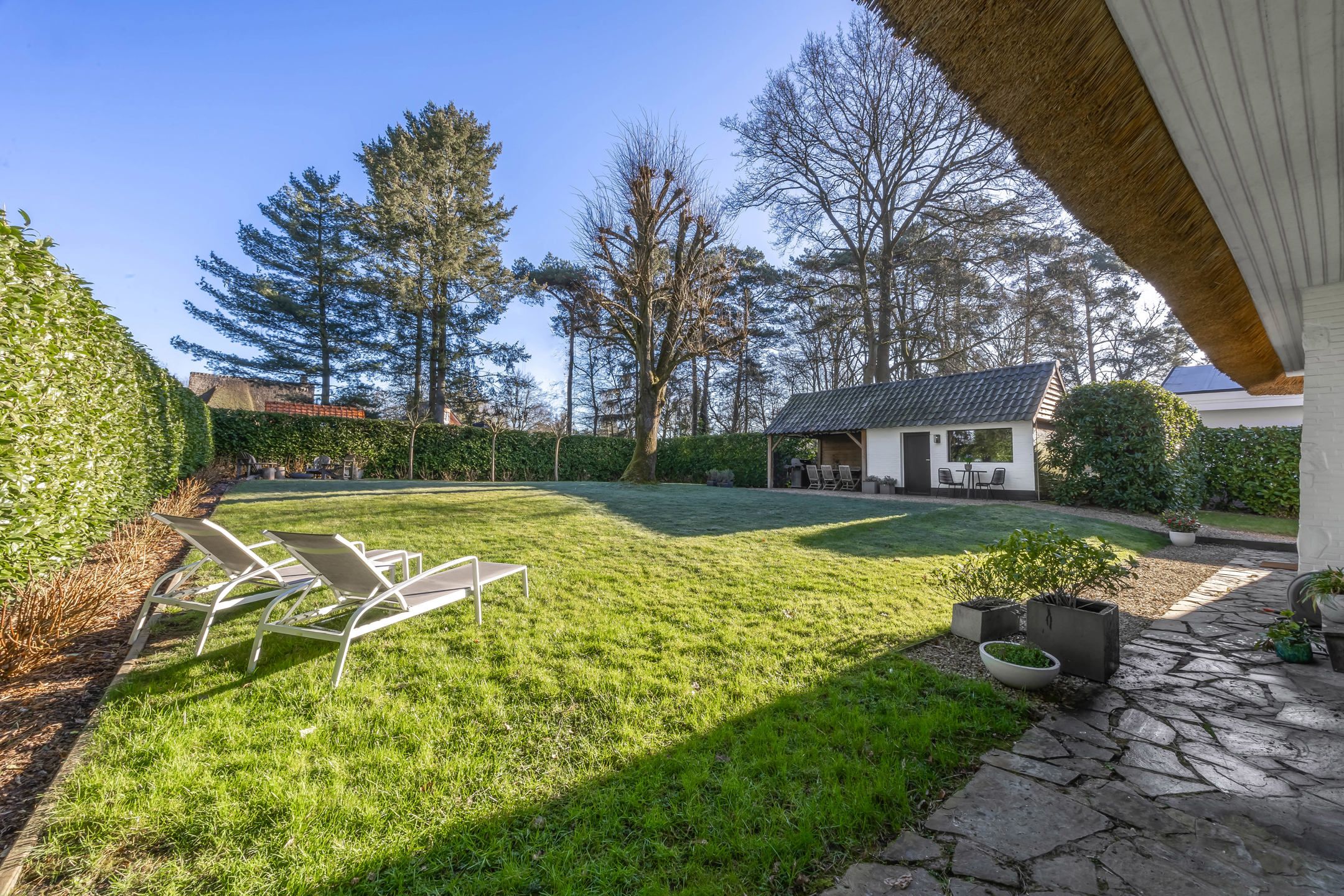 Recent gerenoveerde rietgedekte villa vooraan Schilde dorp! foto 41