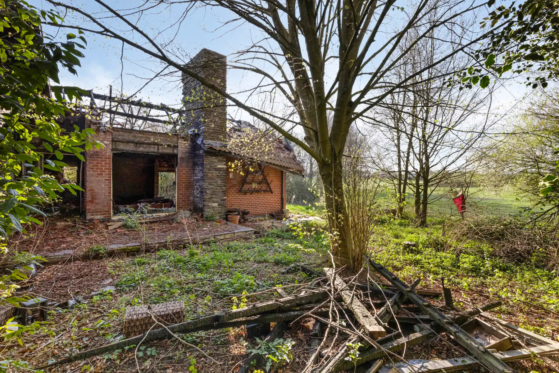 OPTIE Uitzonderlijk perceel bouwgrond met afgebrande woning foto 5