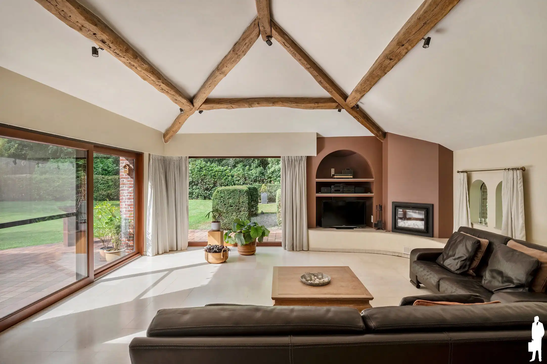 Karaktervolle gelijkvloerse villa op ca. 2.000 m² in zeer rustige, gegeerde en autoluwe wijk Dennendael en dichtbij het natuurgebied foto 12