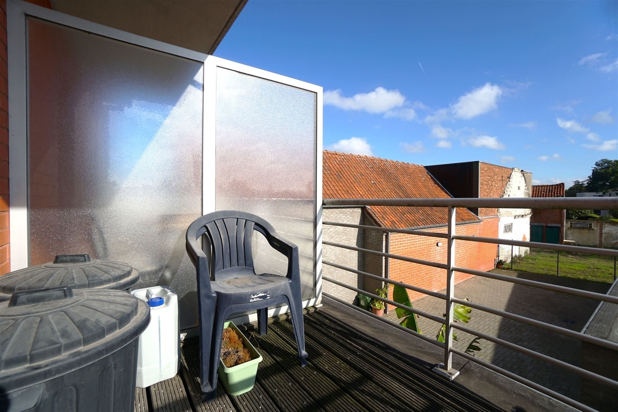 2 slaapkamer-appartement met terras en garage, gelegen in het centrum van Oosteeklo foto 11