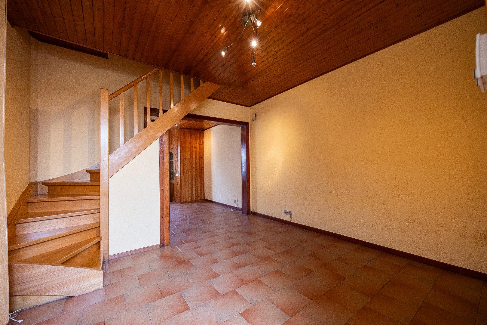 Te renoveren woning met 4 slpks en tuin te Huizingen foto 5