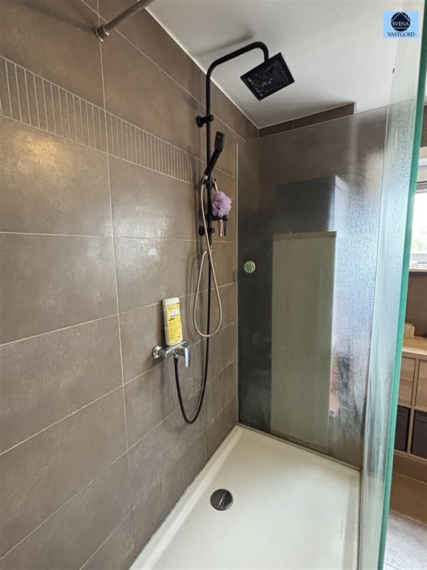 RUIME WONING MET LOODS foto 9