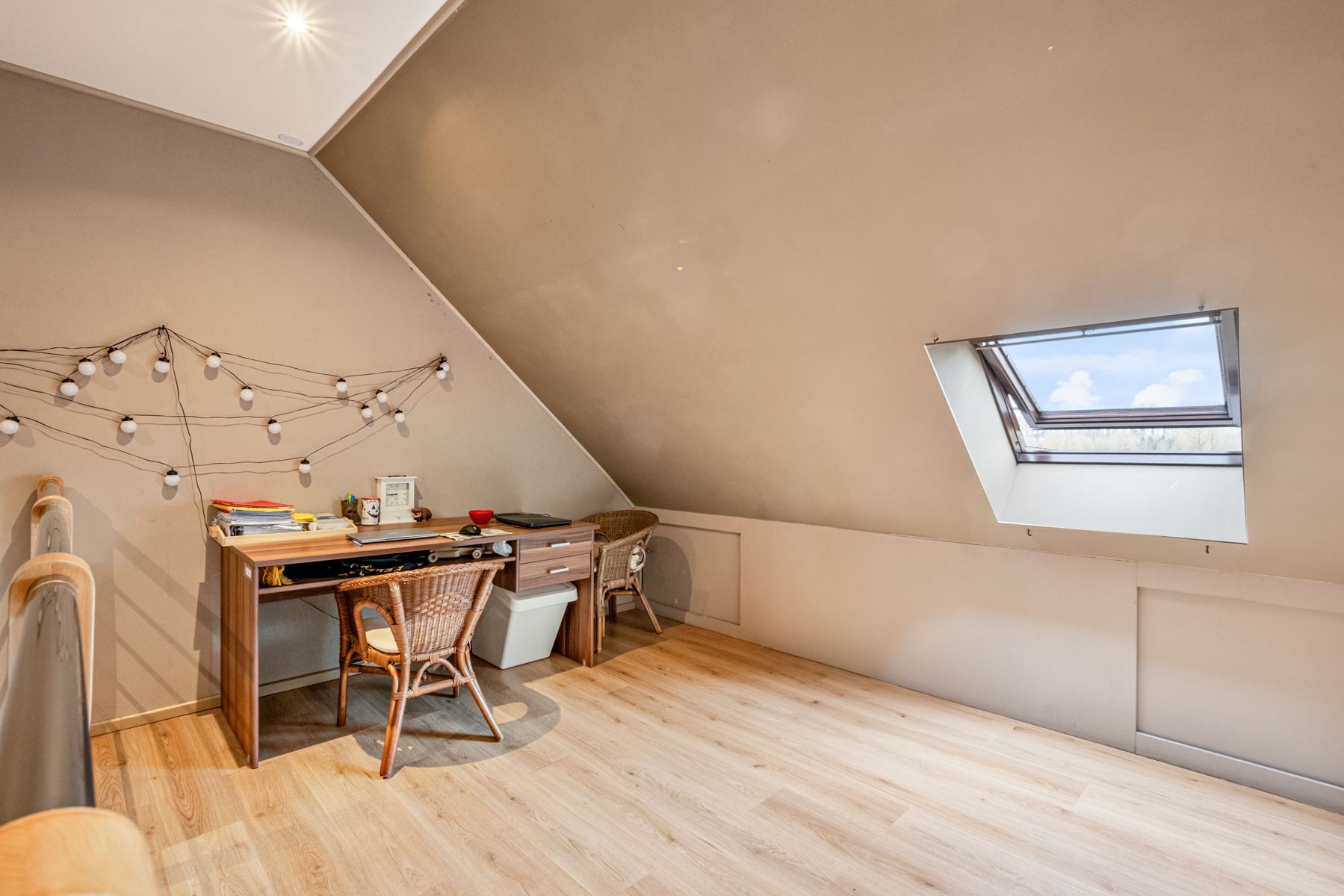 Instapklare halfopen bebouwing met 4 slaapkamers foto 25