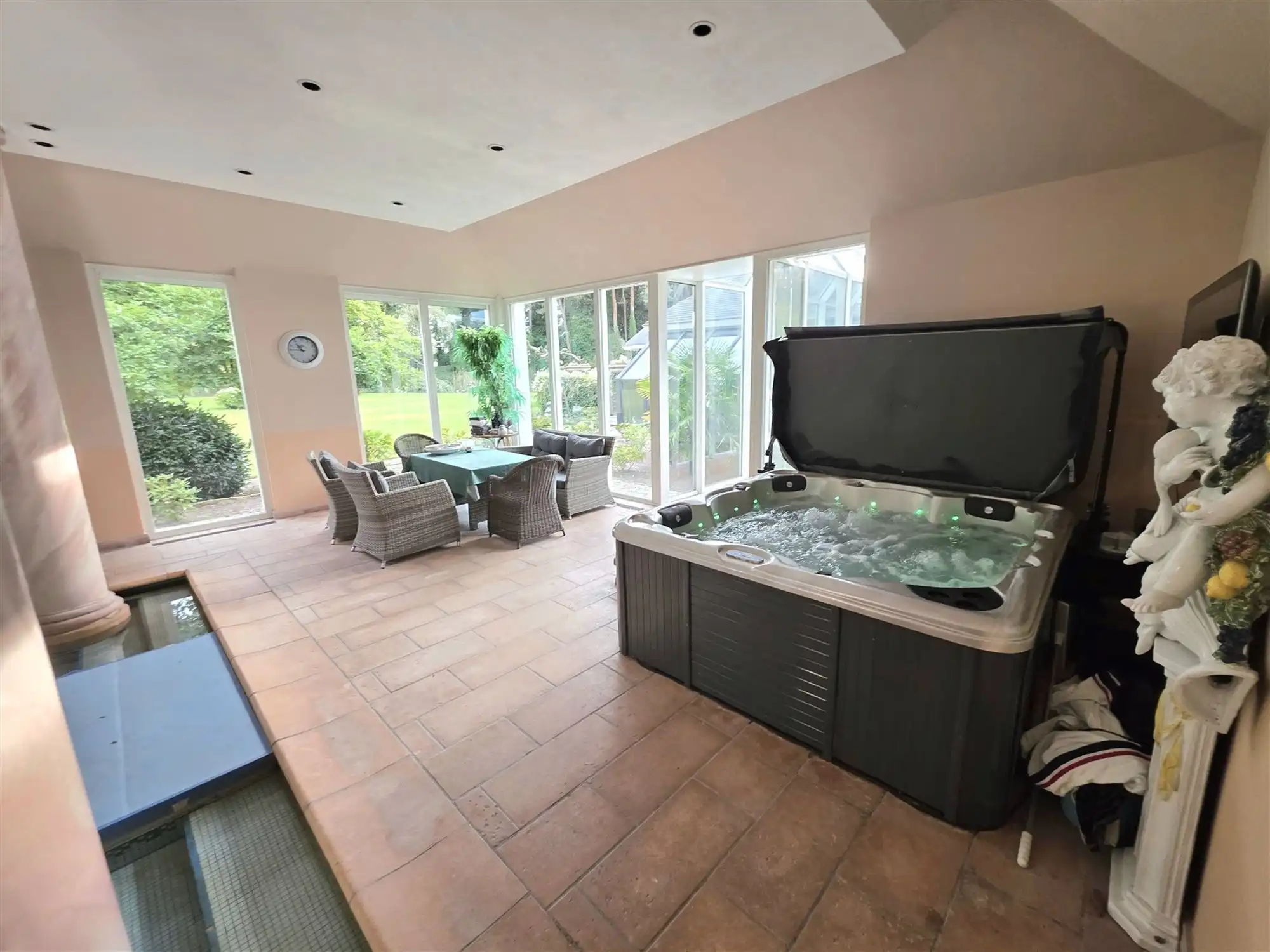 Statig landgoed met binnenzwembad op toplocatie foto 38