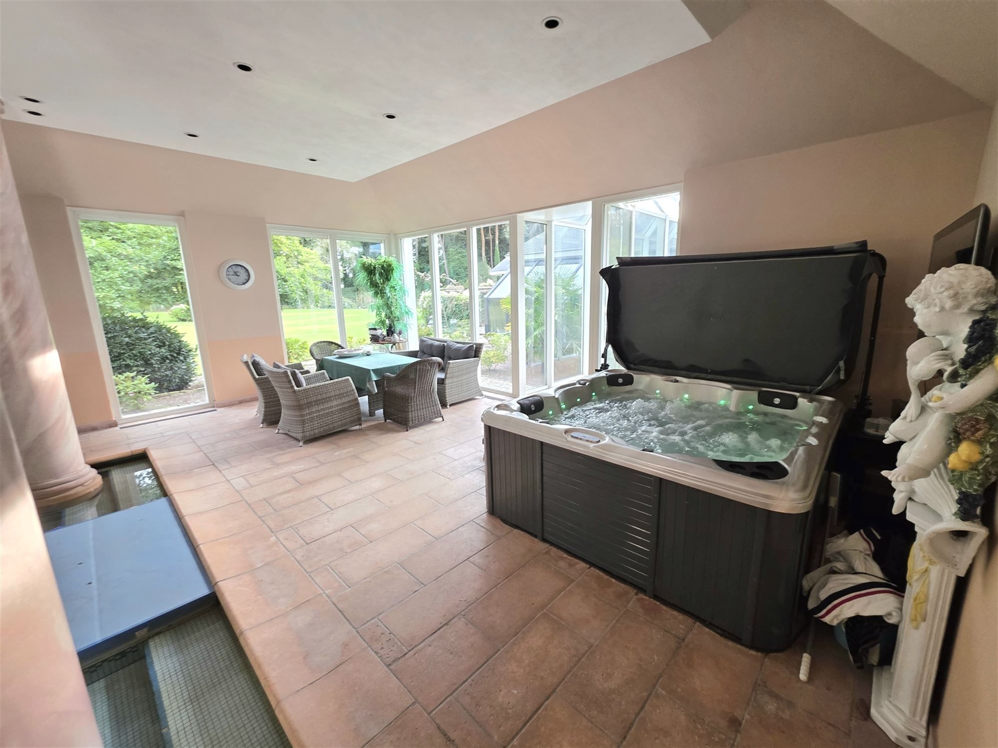 Statig landgoed met binnenzwembad op toplocatie foto 38