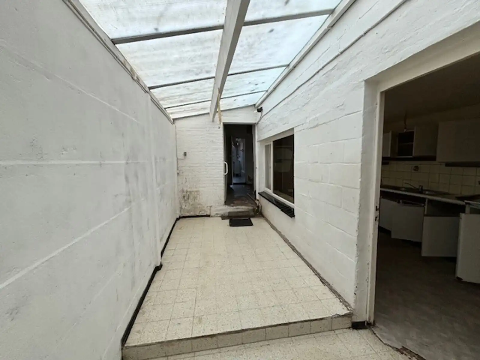 Rijwoning met zij- en achteringang te Gingelom foto 8