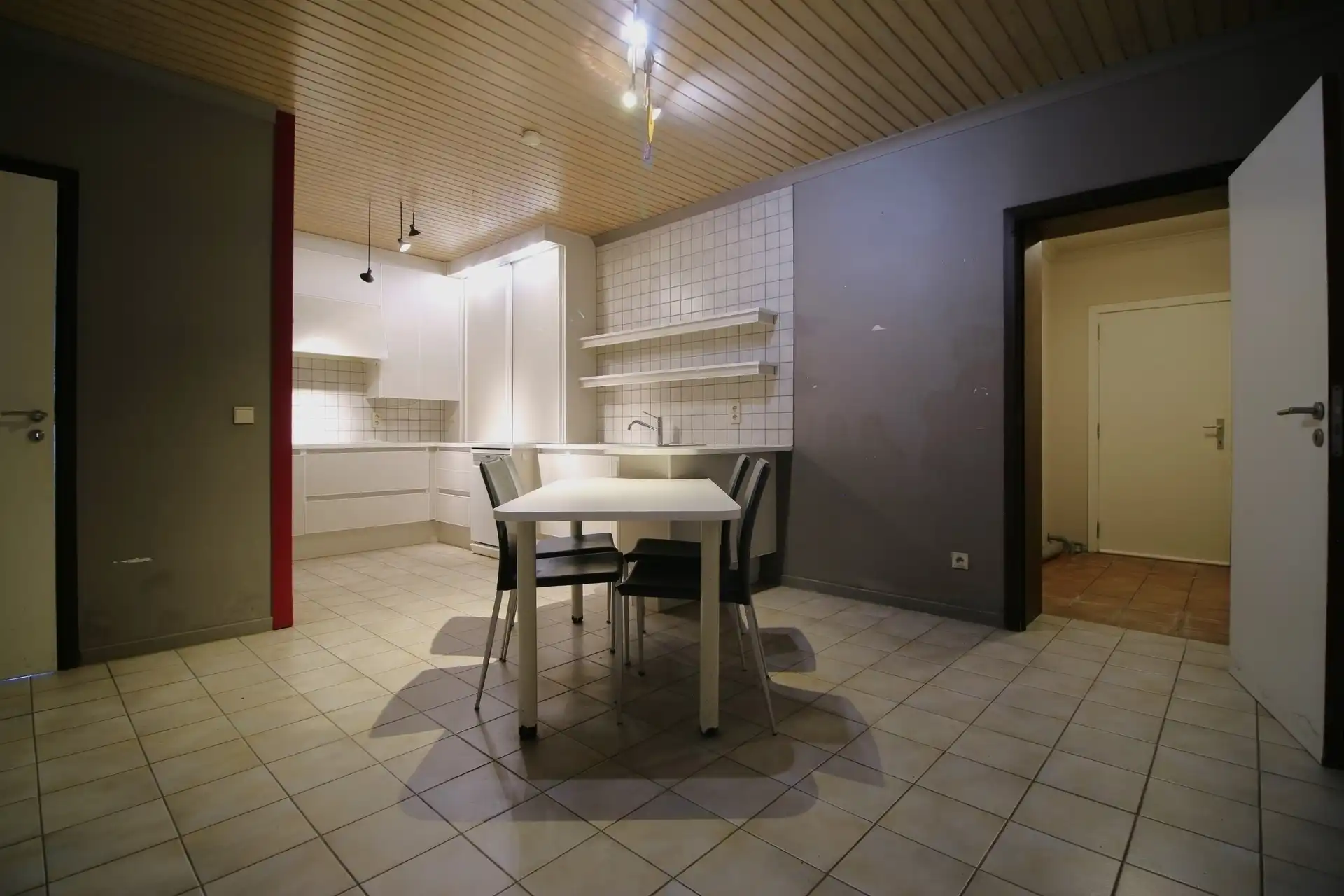 Ruim te renoveren handelspand met woning foto 16