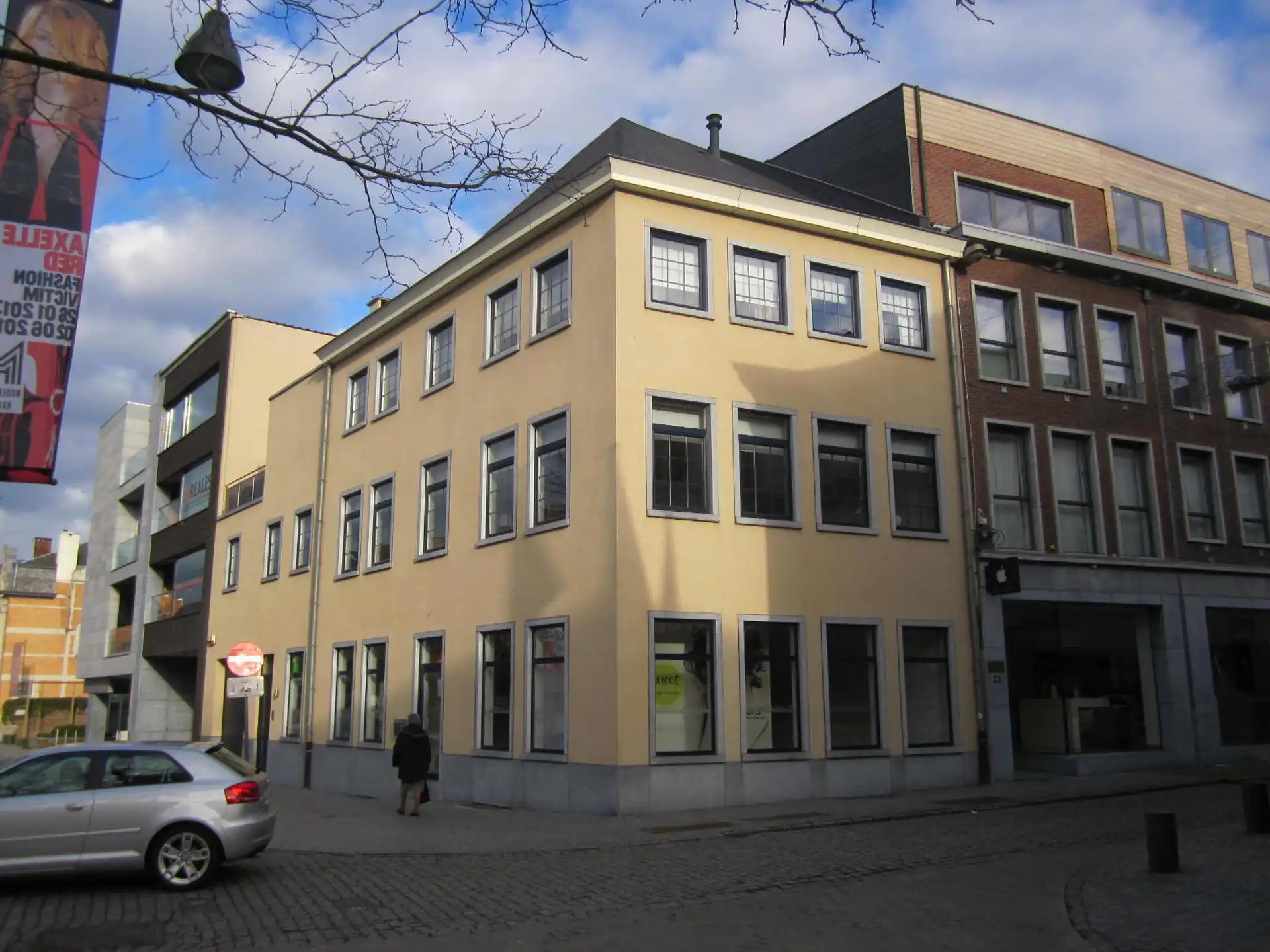 Handelspand te huur in Hasselt, 220 m² foto {{pictureIndex}}