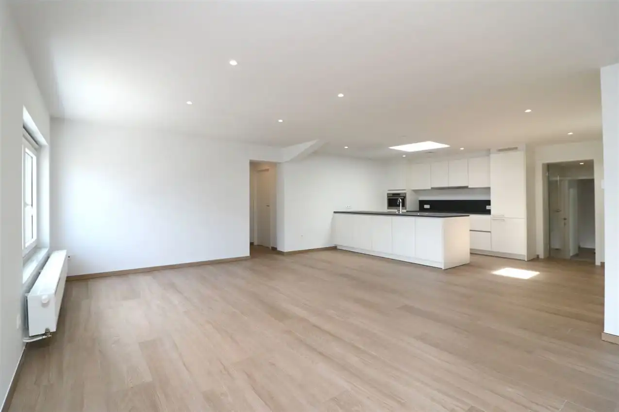 Gunstig gelegen, vernieuwd app. met 3 slpk., 2 badk. en garage foto 27