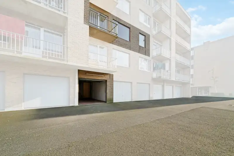 Roeselare-stadsrand. Leuk gelegen twee-slaapkamerappartement van 83m2 met 2 terrassen van 8.50m2. In 't groen op een boogscheut van 't centrum. Als investering of als betaalbare starter ! foto 18