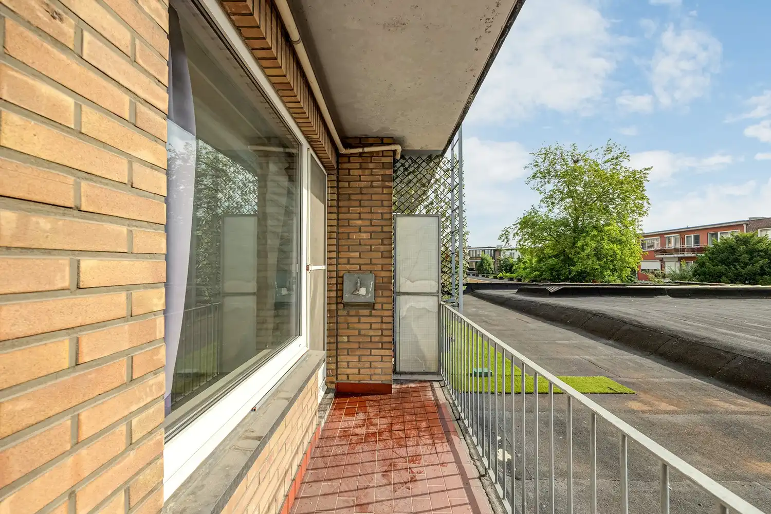Ruim en lichtrijk 2-slpk appartement met terras, kelderberging en een parkeerplaats in Merksem! foto 18