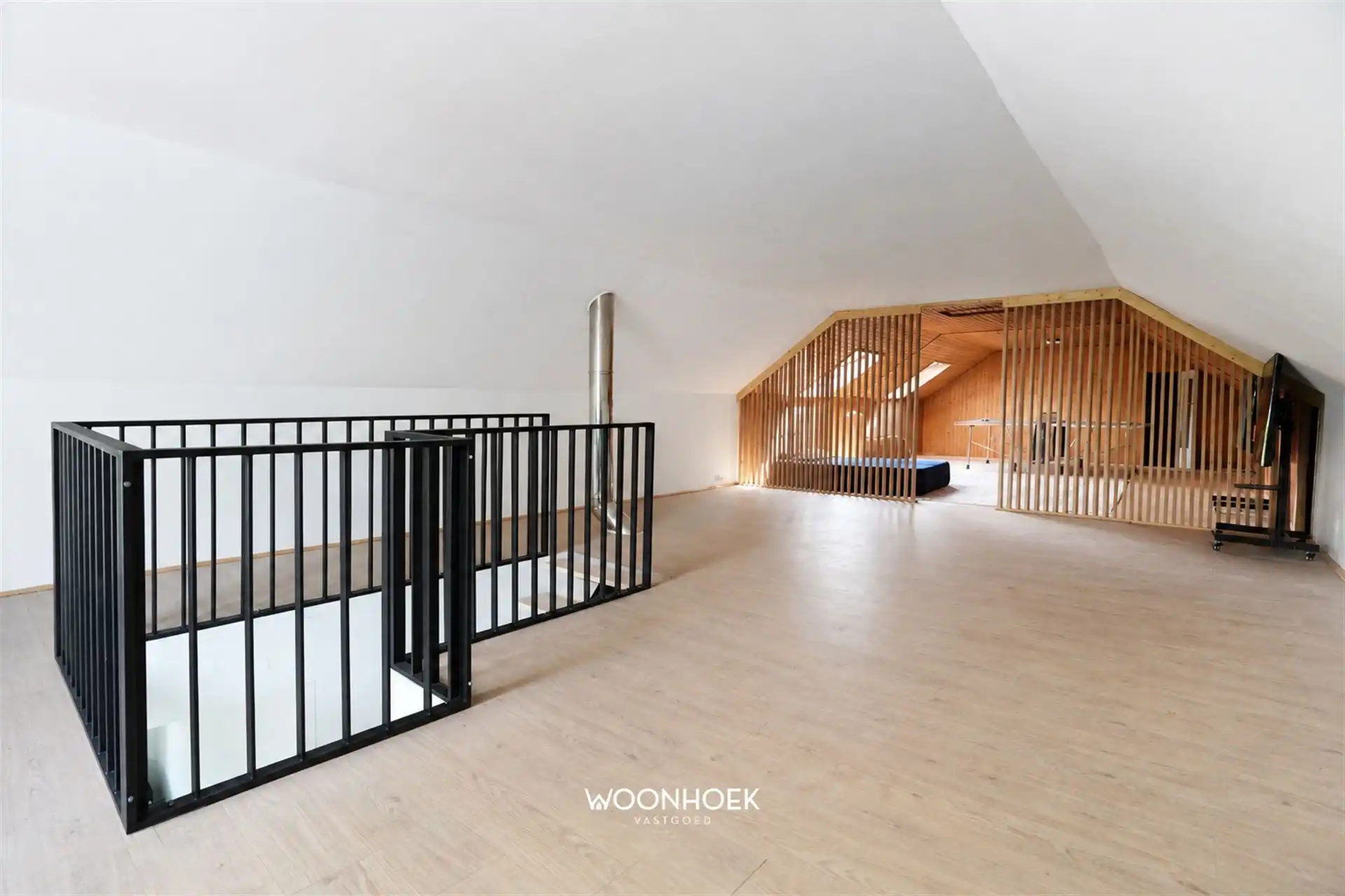 Gerenoveerde villa met bureau en 6 slaapkamers! foto 24