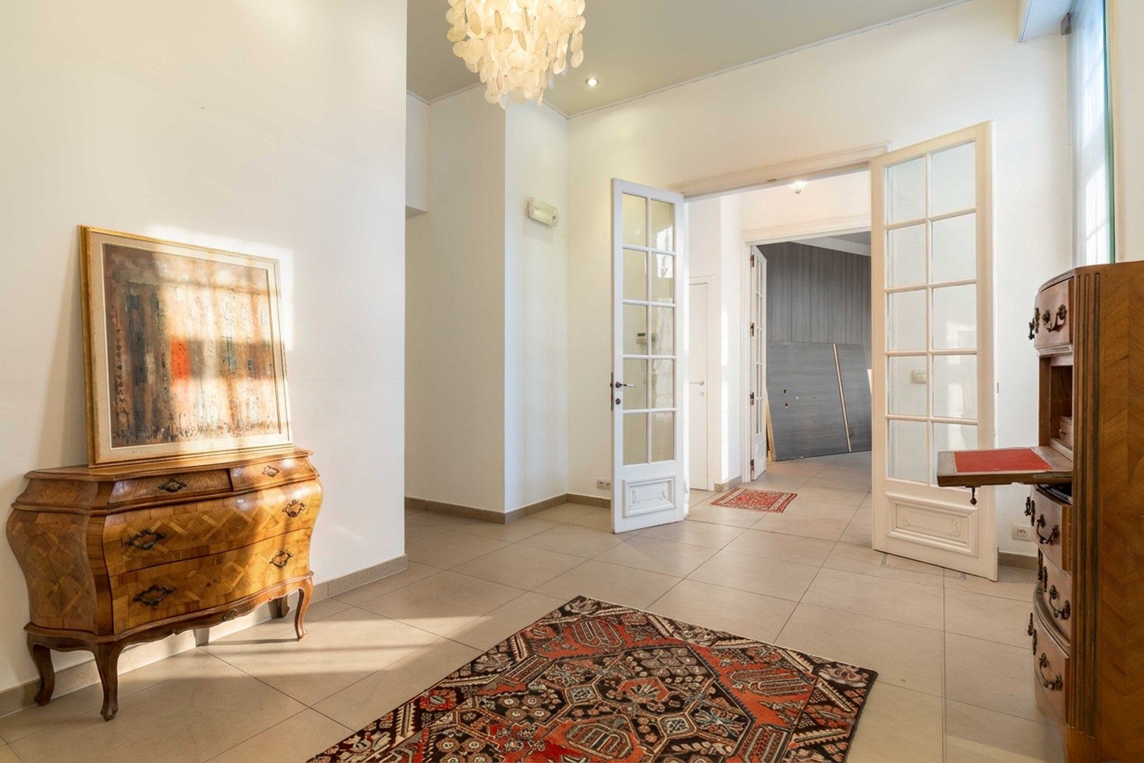 Iconisch neo-gotisch pand met uniek zicht op de Ezelpoort en het Stil Ende foto 8