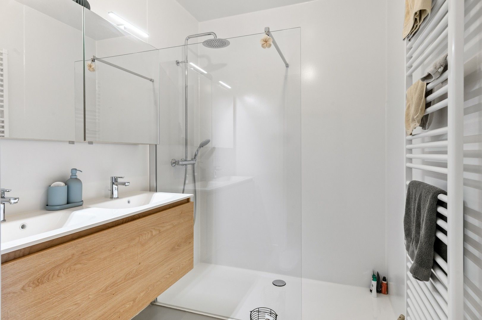 Ruim, nieuwbouw appartement met 2 splk en heerlijk terras foto 14