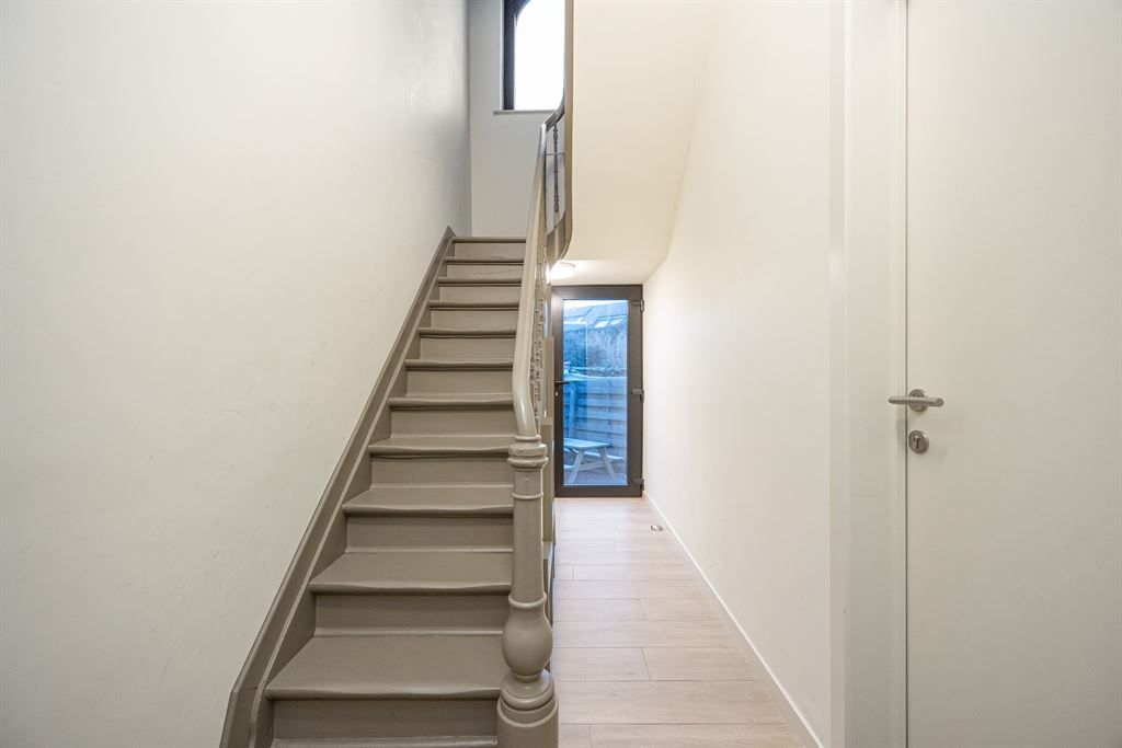 Opbrengsteigendom met 5 gerenoveerde studentenkamers foto 14