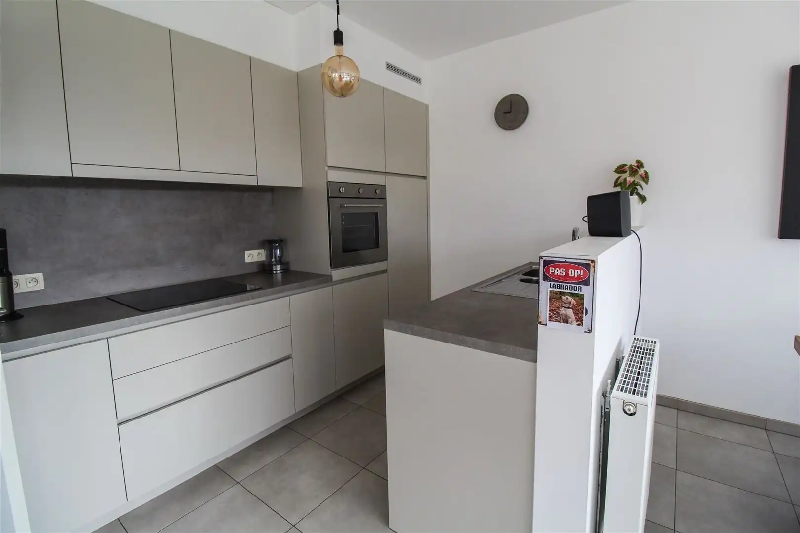 Nieuwbouw halfopen bebouwing met zonnige tuin foto 4