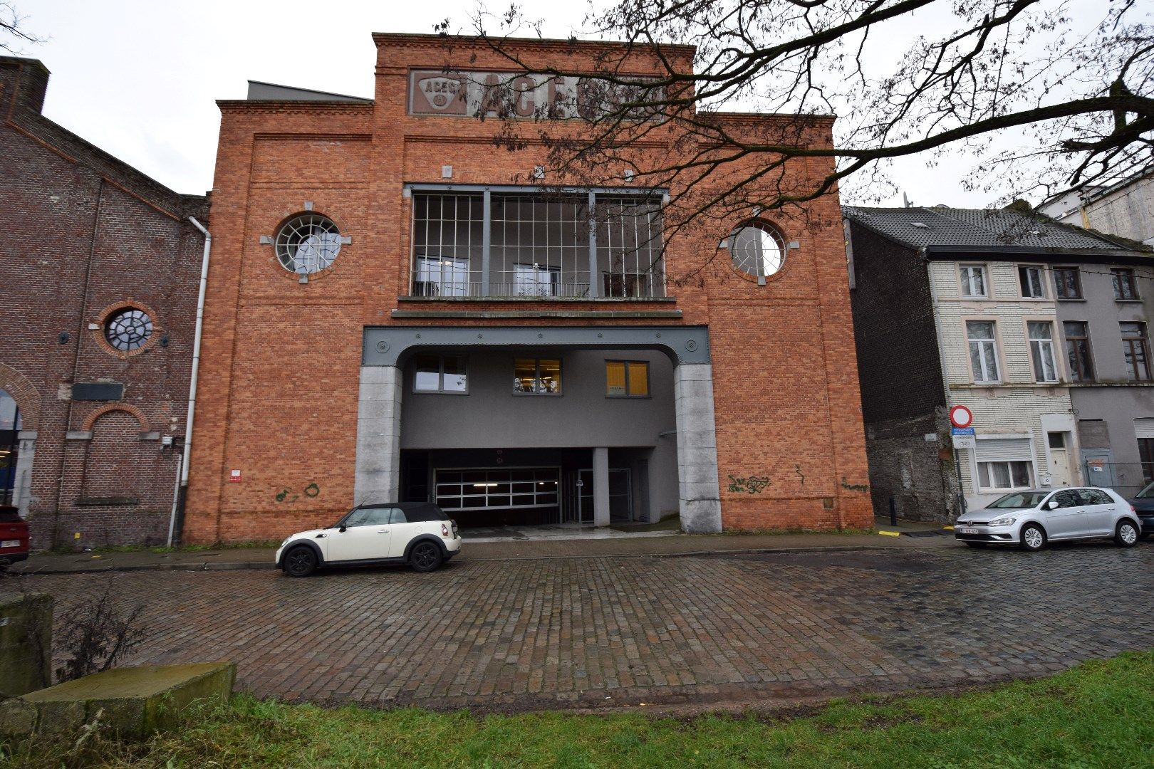 Ondergrondse afgesloten parking aan Dok Noord foto {{pictureIndex}}