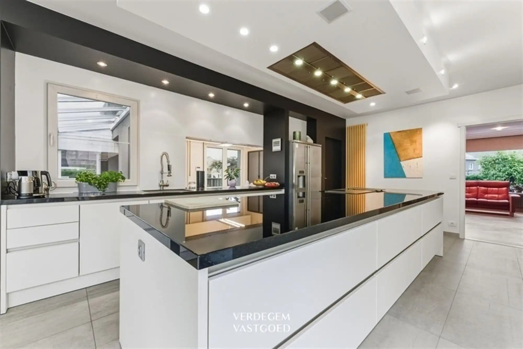 Magazijn van 395m² met villa op toplocatie voor commerciële activciteit foto 9