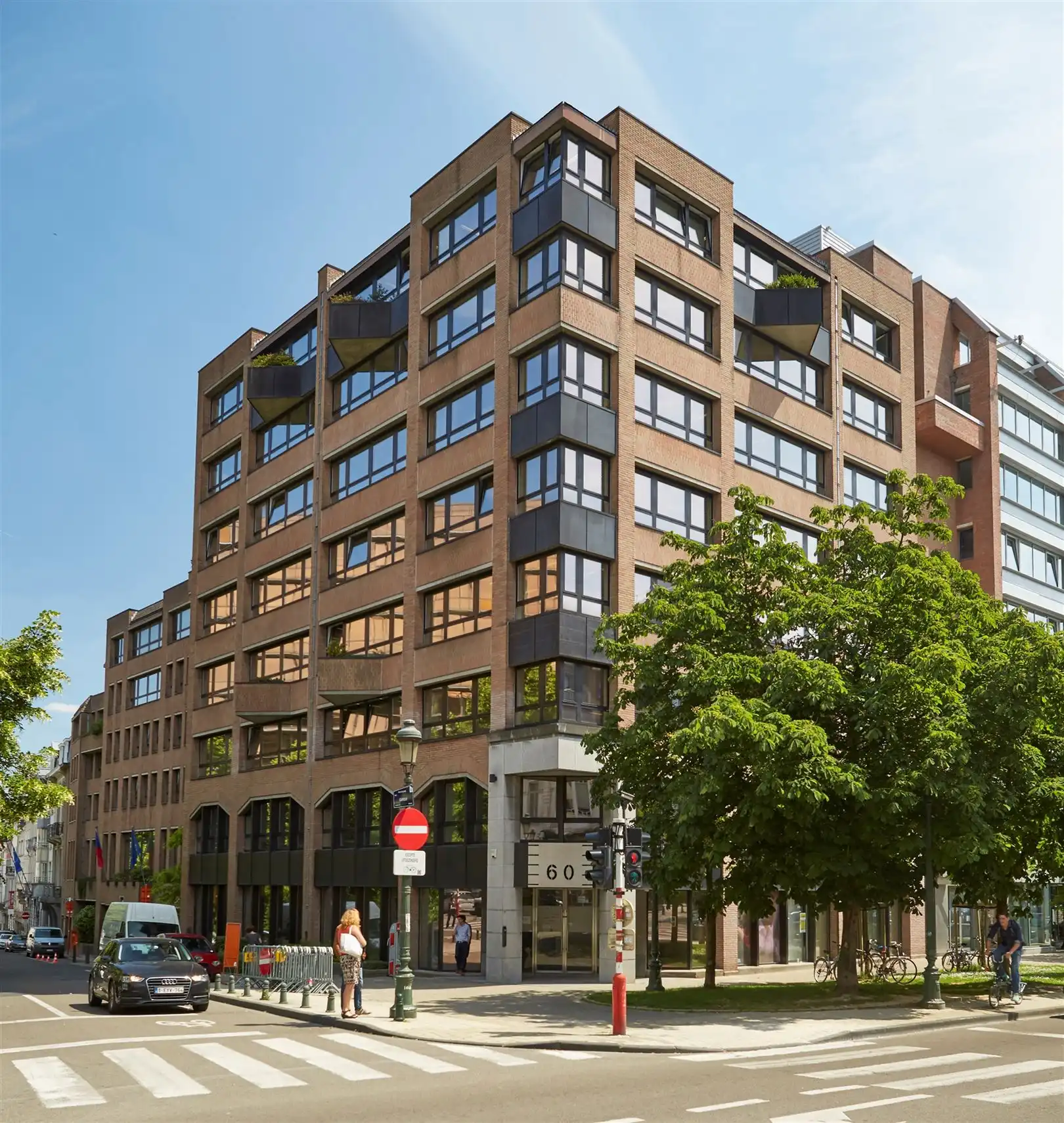 TROON/ TRÔNE 60: 331m² foto {{pictureIndex}}