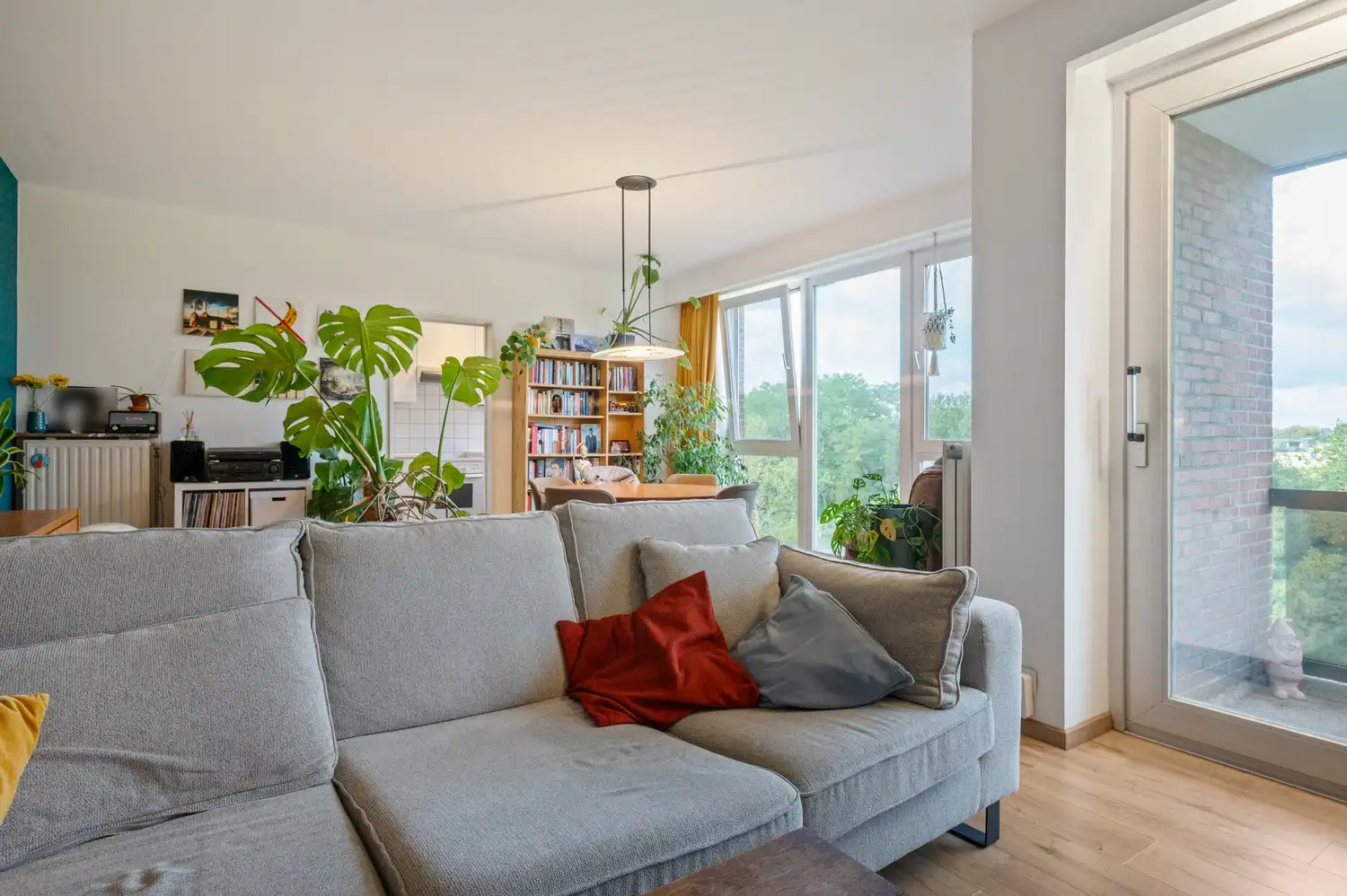 Verzorgd appartement met prachtig zicht en 2 slaapkamers! foto 4
