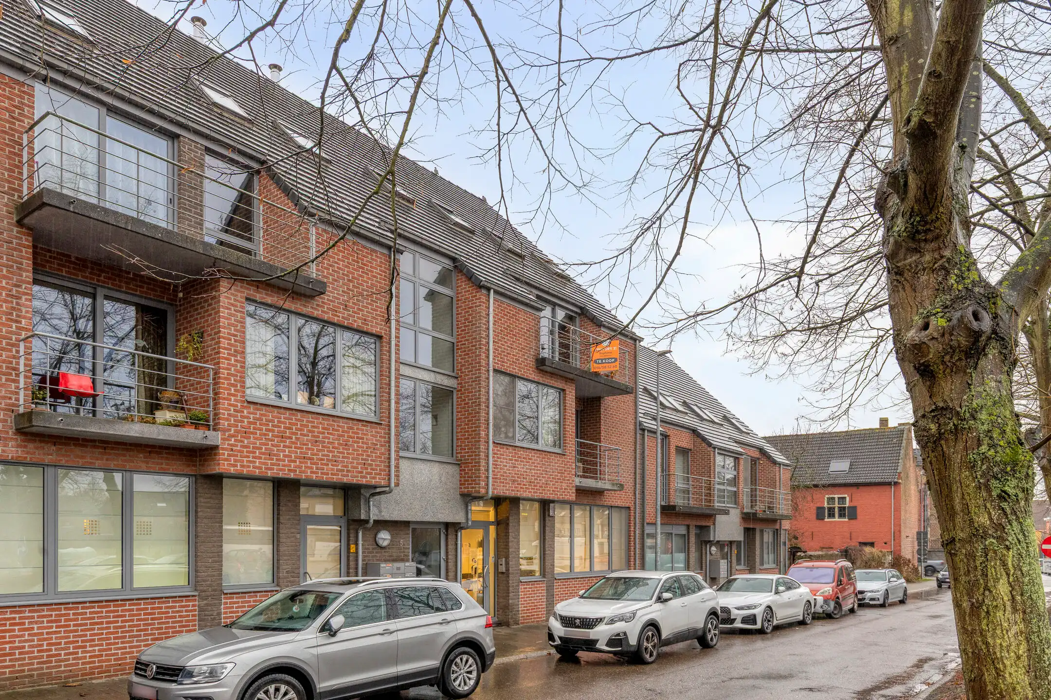 Ruim appartement(143m2) met 3 slaapkamers in hartje Wezemaal foto 2